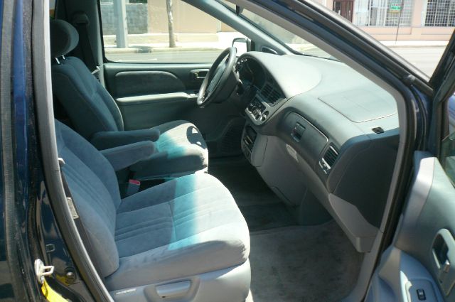 Toyota Sienna 2001 photo 1