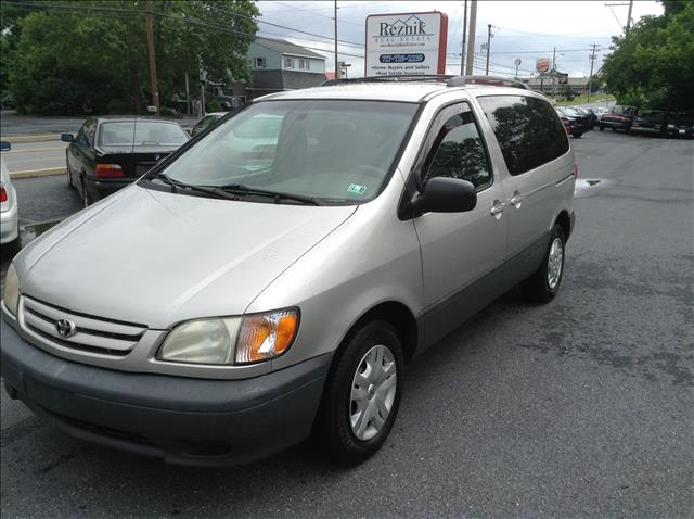 Toyota Sienna 2001 photo 2
