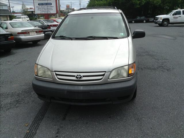Toyota Sienna 2001 photo 3