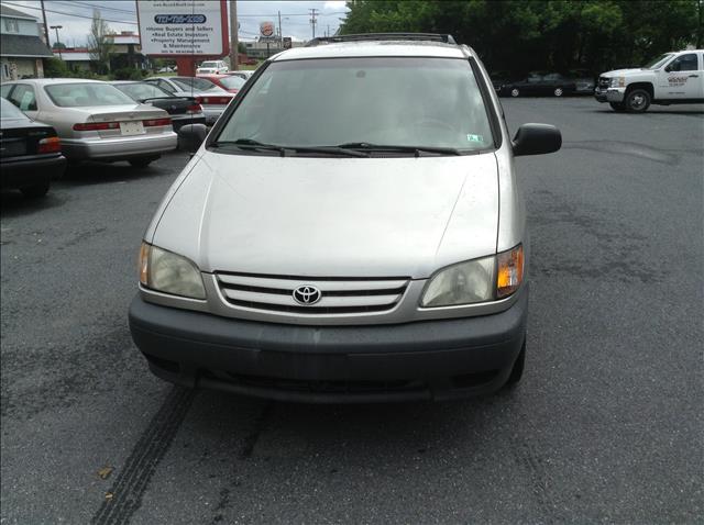 Toyota Sienna 2001 photo 4