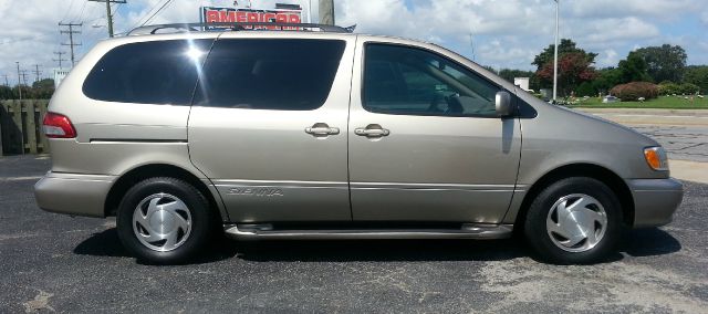Toyota Sienna 2001 photo 4