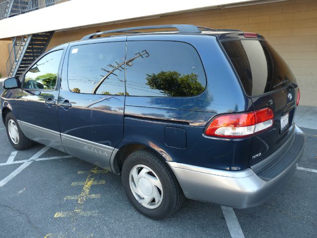 Toyota Sienna 2001 photo 4