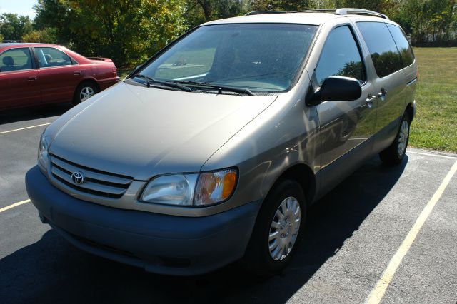 Toyota Sienna 2001 photo 4