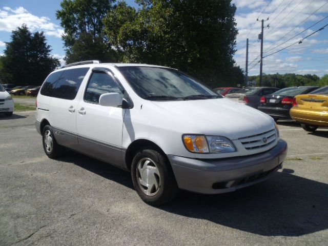 Toyota Sienna 2001 photo 4