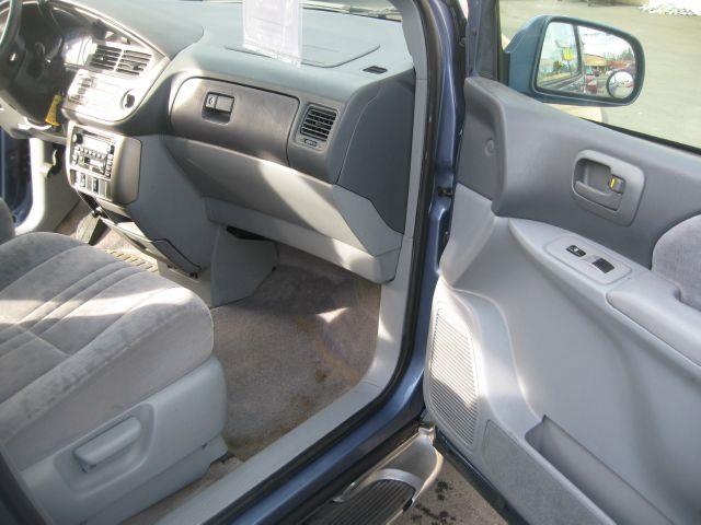 Toyota Sienna 2001 photo 14