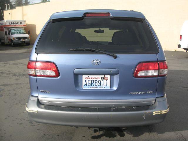 Toyota Sienna 2001 photo 3