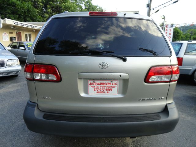 Toyota Sienna SEL Sport Utility 4D MiniVan