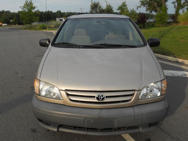 Toyota Sienna 2001 photo 4