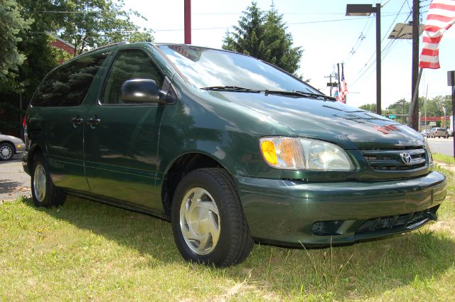 Toyota Sienna 2001 photo 1
