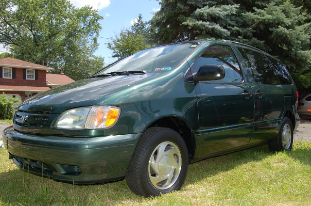 Toyota Sienna 2001 photo 4