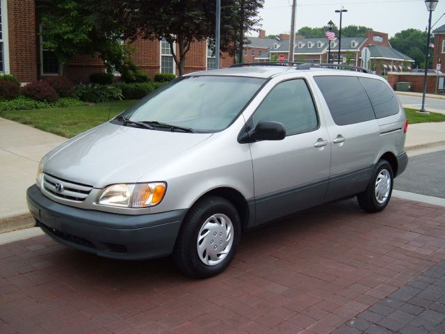 Toyota Sienna 2001 photo 1