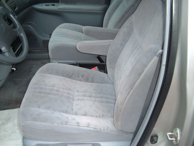 Toyota Sienna 2001 photo 3