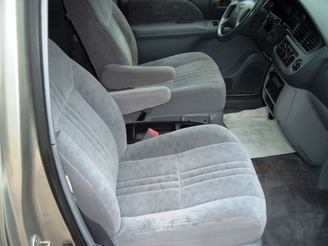 Toyota Sienna 2001 photo 5