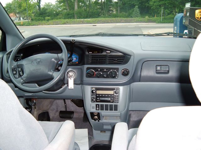 Toyota Sienna 2001 photo 6