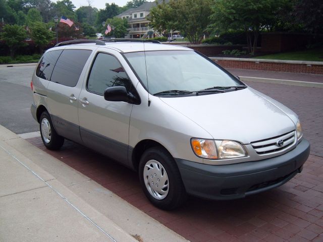 Toyota Sienna 2001 photo 8