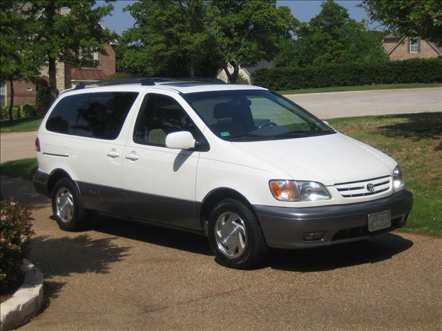 Toyota Sienna 2001 photo 3