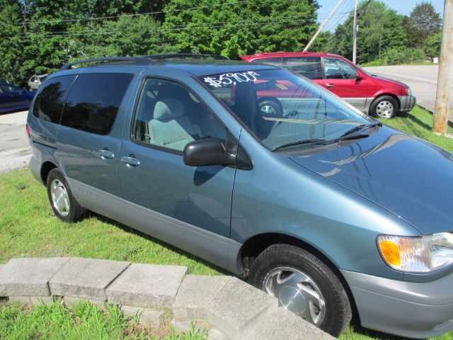 Toyota Sienna 2001 photo 1