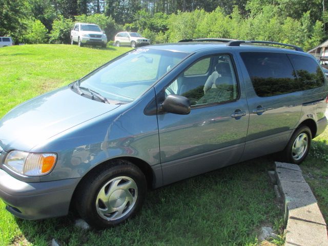 Toyota Sienna 2001 photo 4