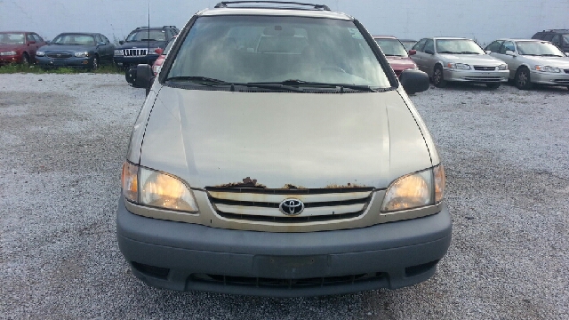 Toyota Sienna 2001 photo 1