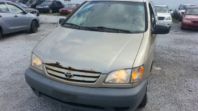 Toyota Sienna 2001 photo 2