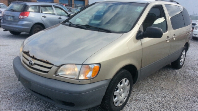 Toyota Sienna 2001 photo 4