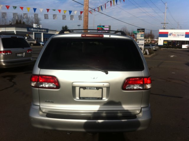 Toyota Sienna 2002 photo 1