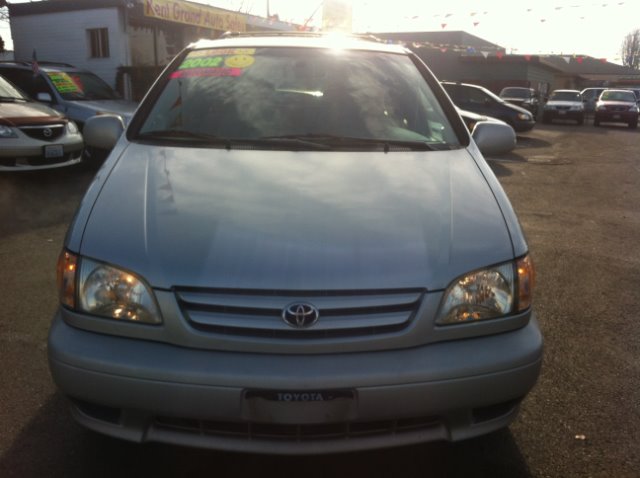 Toyota Sienna 2002 photo 2