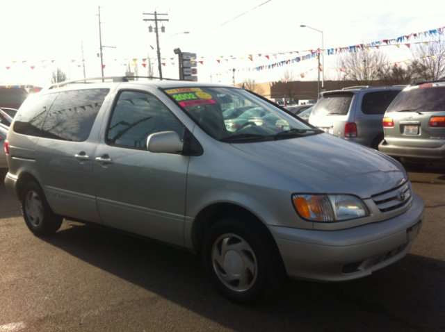 Toyota Sienna 2002 photo 3
