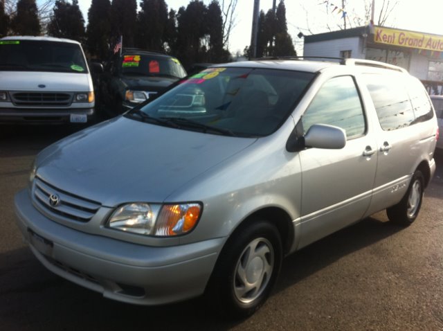Toyota Sienna 2002 photo 4