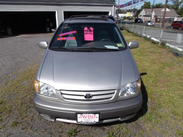 Toyota Sienna 2002 photo 1