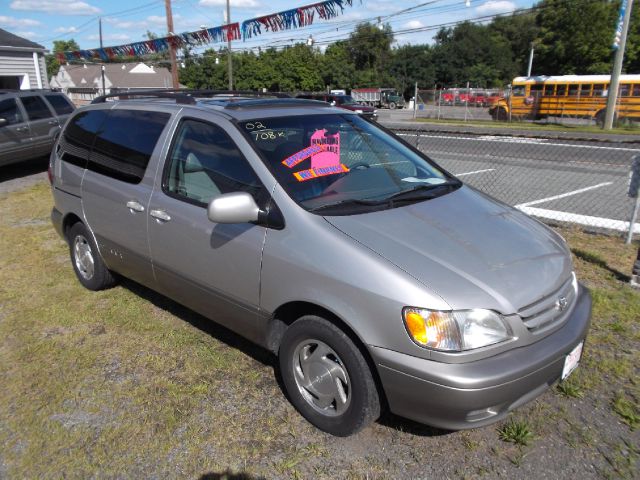 Toyota Sienna 2002 photo 4
