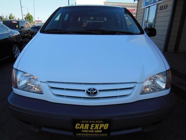 Toyota Sienna 2002 photo 1