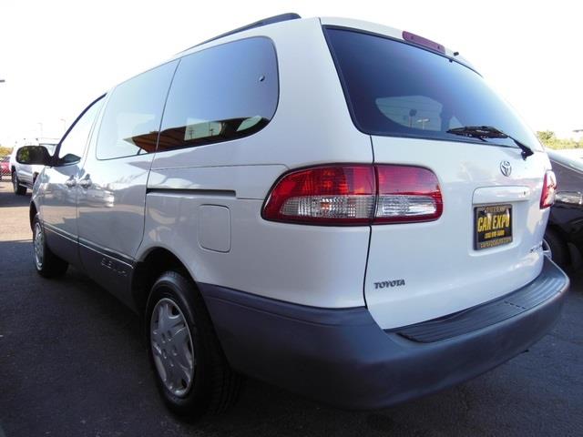 Toyota Sienna 2002 photo 4