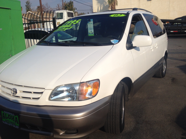 Toyota Sienna 2002 photo 3