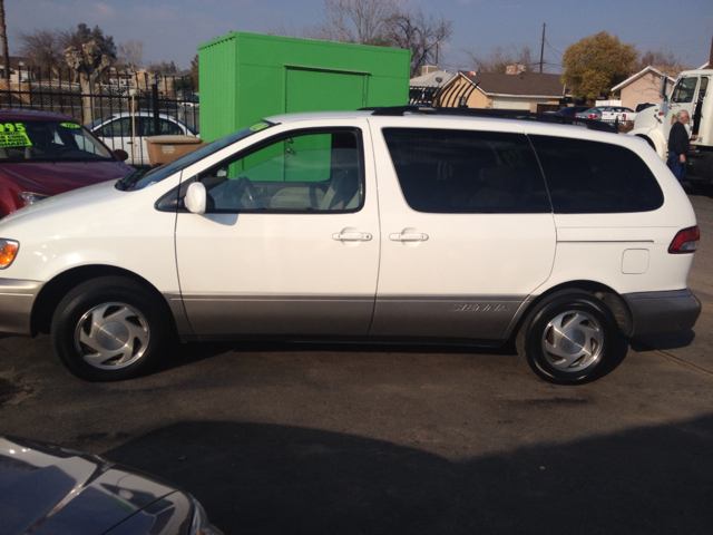 Toyota Sienna 2002 photo 4