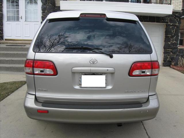 Toyota Sienna 2002 photo 1
