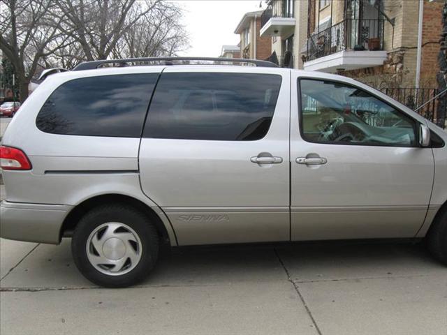 Toyota Sienna 2002 photo 3