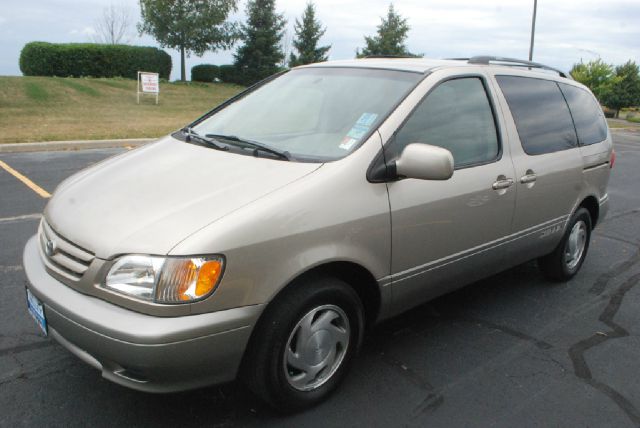 Toyota Sienna 2002 photo 3