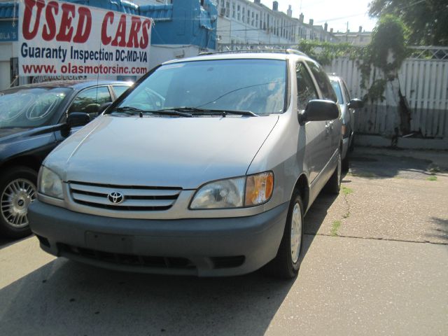 Toyota Sienna 2002 photo 3