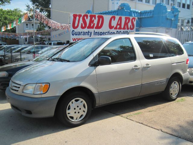 Toyota Sienna 2002 photo 4