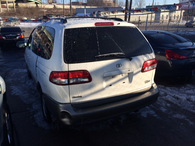 Toyota Sienna 2002 photo 1