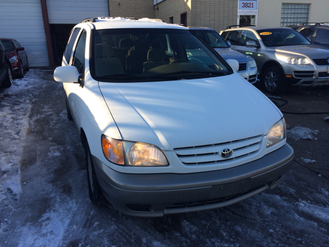 Toyota Sienna 2002 photo 2