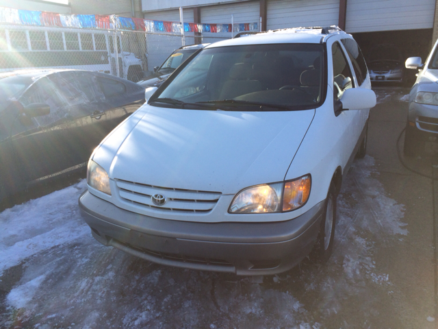 Toyota Sienna 2002 photo 3