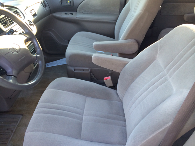 Toyota Sienna 2002 photo 4