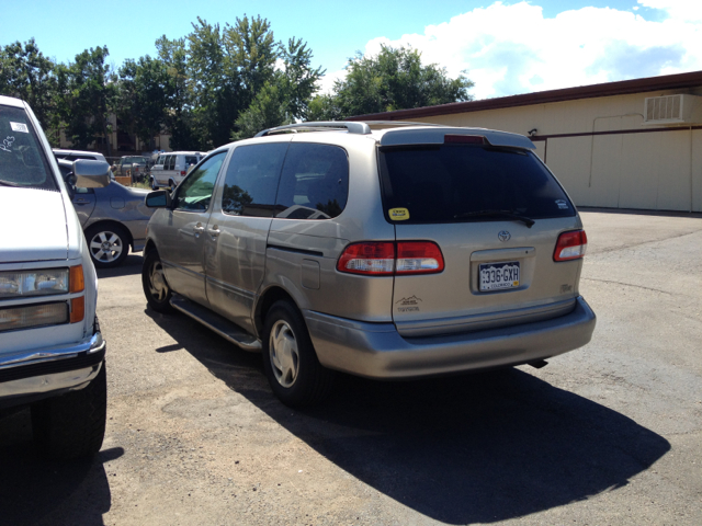 Toyota Sienna 2002 photo 3