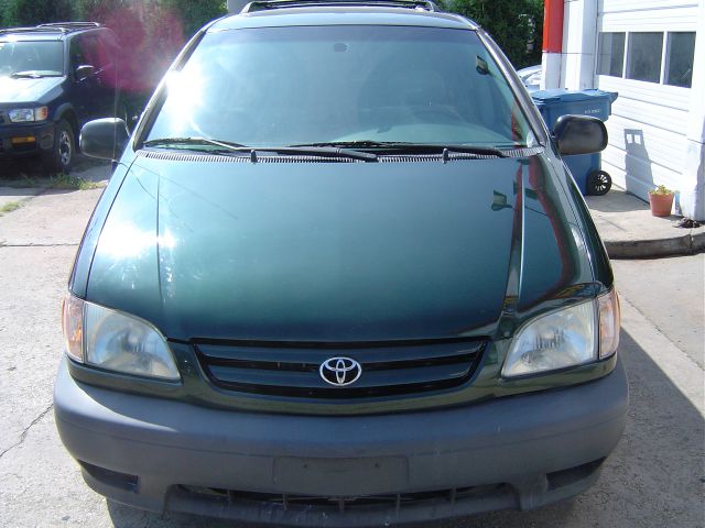 Toyota Sienna 2002 photo 3
