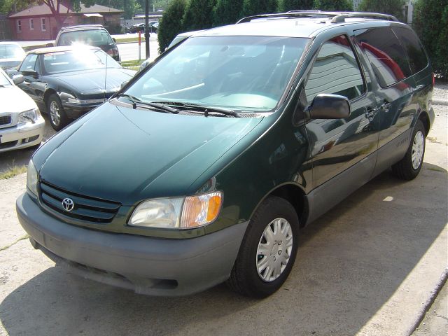 Toyota Sienna 2002 photo 4