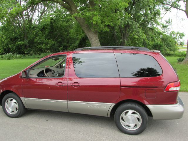 Toyota Sienna 2002 photo 1