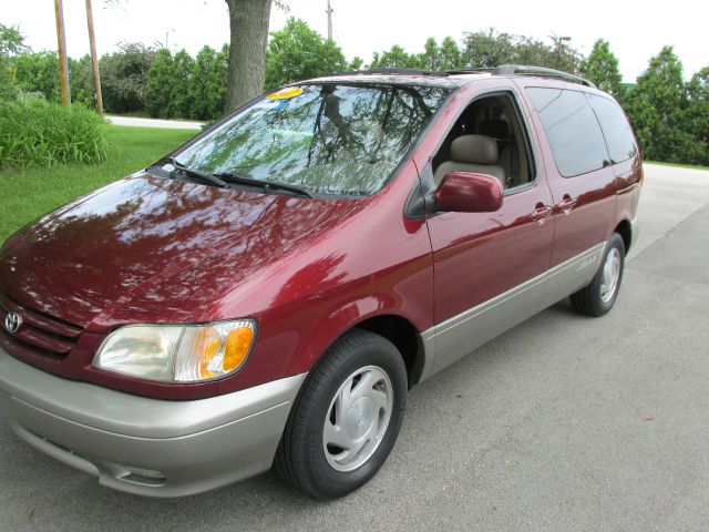 Toyota Sienna 2002 photo 2