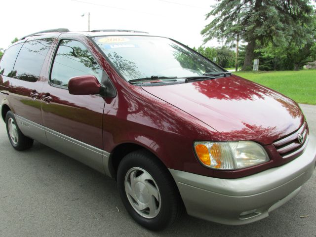 Toyota Sienna 2002 photo 3